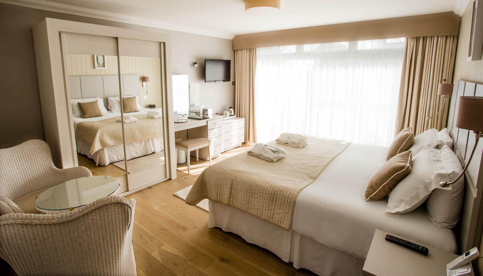 Hotel La Place Ст. Обин Экстерьер фото
