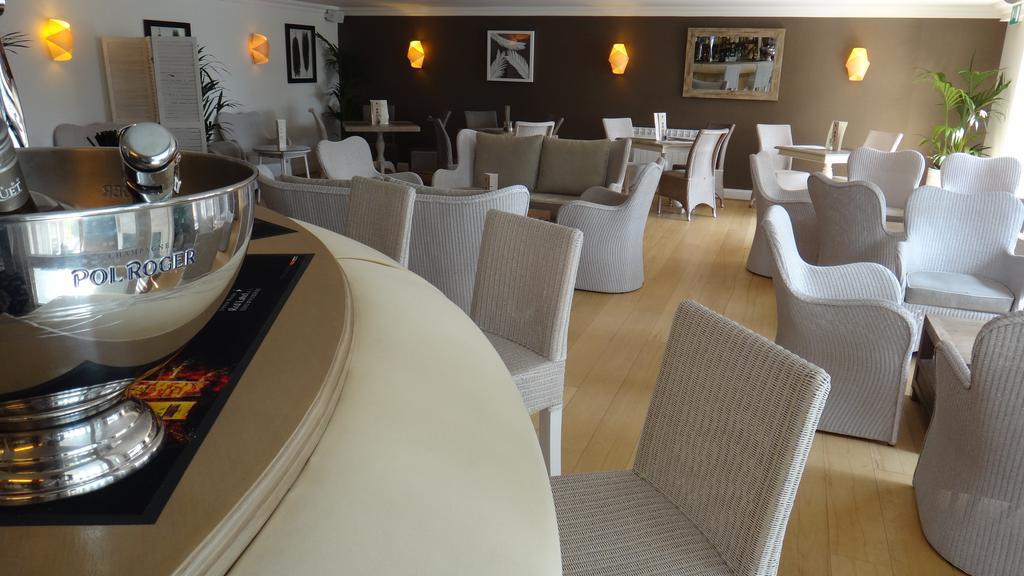 Hotel La Place Ст. Обин Экстерьер фото