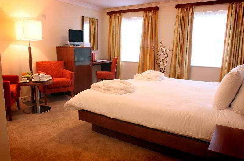 Hotel La Place Ст. Обин Экстерьер фото
