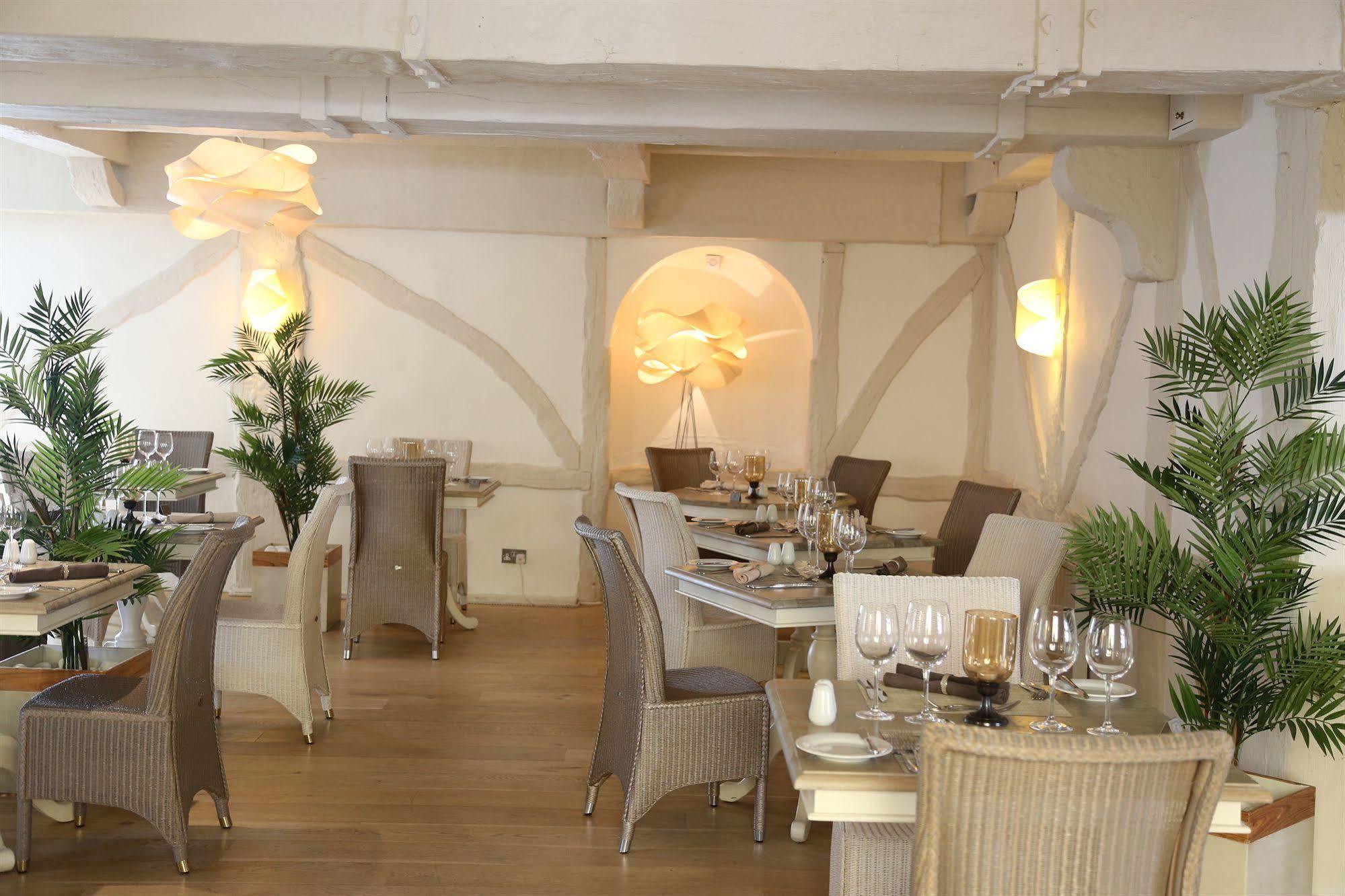 Hotel La Place Ст. Обин Экстерьер фото